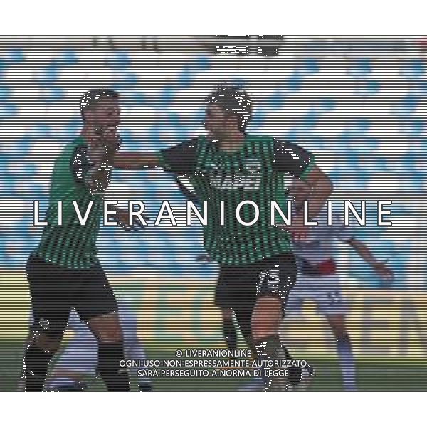 SASSUOLO - CROTONE CAMPIONATO CALCIO SERIE A TIM 03.10.2020 NELLA FOTO ESULTANZA DOPO IL GOL DI MANUEL LOCATELLI CON FRANCESCO CAPUTO ©SANTANDREA / AGENZIA ALDO LIVERANI SAS