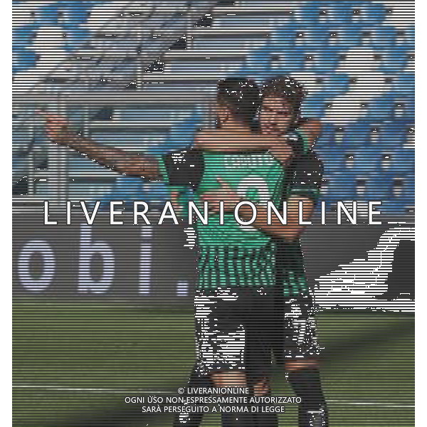 SASSUOLO - CROTONE CAMPIONATO CALCIO SERIE A TIM 03.10.2020 NELLA FOTO ESULTANZA DOPO IL GOL SU RIGORE DI FRANCESCO CAPUTO CON MANUEL LOCATELLI ©SANTANDREA / AGENZIA ALDO LIVERANI SAS