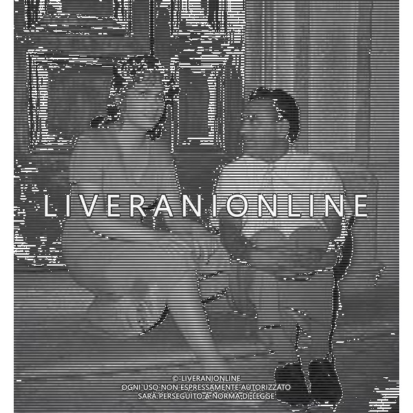 RETROSPETTIVA GINA LOLLOBRIGIDA ATTRICE NELLA FOTO GINA LOLLOBRIGIDA NEL FILM PANE AMORE E GELOSIA NELL\'ANNO 1954 CON IL FOTOGRAFO SANDRO VESPASIANI AG ALDO LIVERANI SAS 