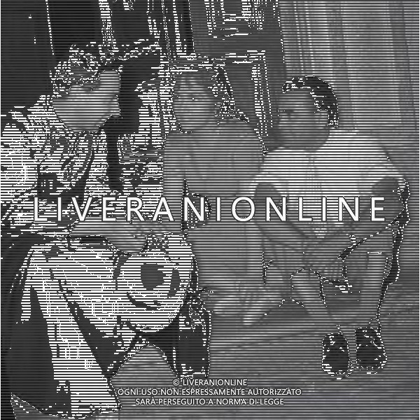 RETROSPETTIVA GINA LOLLOBRIGIDA ATTRICE NELLA FOTO GINA LOLLOBRIGIDA NEL FILM PANE AMORE E GELOSIA NELL\'ANNO 1954 CON IL FOTOGRAFO SANDRO VESPASIANI AG ALDO LIVERANI SAS 