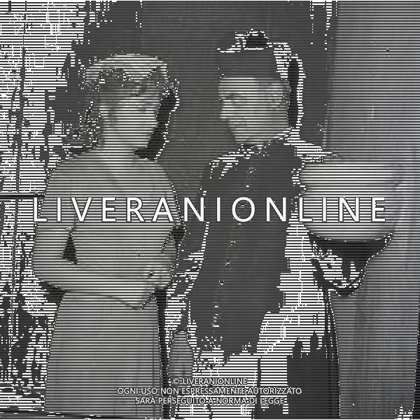 RETROSPETTIVA GINA LOLLOBRIGIDA ATTRICE NELLA FOTO GINA LOLLOBRIGIDA NEL FILM PANE AMORE E GELOSIA NELL\'ANNO 1954 CON VIRGILIO RIENTO AG ALDO LIVERANI SAS