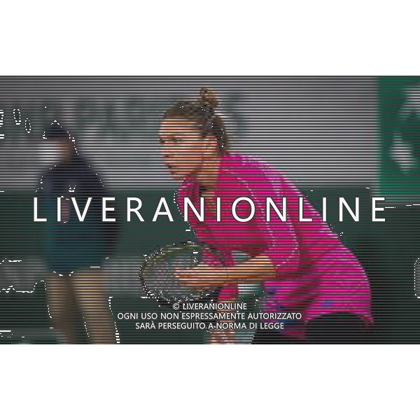 Roland Garros 2020, Grand Slam tournament - Tennis Internationals, 04 October 2020 Roland Garros stadium, paris, france, Italy Photo showing: Simona Halep of Romania in action against Iga Swiatek of Poland @LM/DPPI/DPPI/Rob Prange AG ALDO LIVERANI SAS