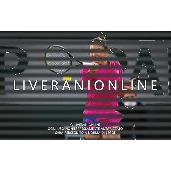 Roland Garros 2020, Grand Slam tournament - Tennis Internationals, 04 October 2020 Roland Garros stadium, paris, france, Italy Photo showing: Simona Halep of Romania in action against Iga Swiatek of Poland @LM/DPPI/DPPI/Rob Prange AG ALDO LIVERANI SAS