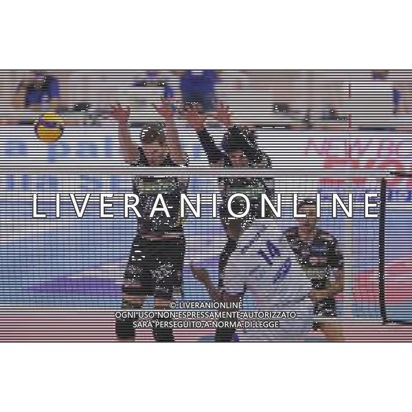 Top Volley Cisterna vs Kioene Padova - Campionato di Volley Superlega Serie A 2020/2021, 04 ottobre 2020 Cisterna di Latina, Italia Nella foto: muro Marco Volpati e Leonardo Ferrato @LM/Luigi Mariani AG ALDO LIVERANI SAS