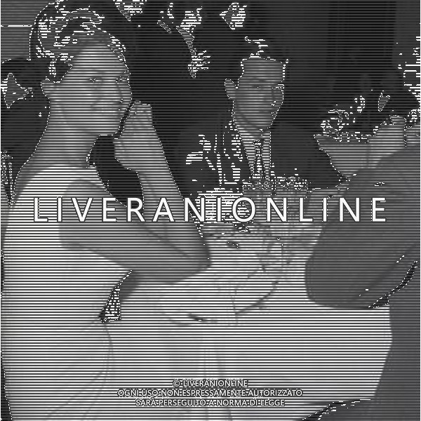 RETROSPETTIVA CLAUDIA CARDINALE ATTRICE NELLA FOTO CLAUDIA CARDINALE CON ALAN DELON A ROMA NELL\'ANNO 1959 AG ALDO LIVERANI SAS