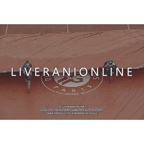 Roland Garros 2020, Grand Slam tournament - Tennis Internationals, 05 October 2020 Roland Garros stadium, paris, france, Italy Photo showing: Clay gardeners of Suzanne Lenglen stadium removed the the tarpaulin @LM/DPPI/DPPI/Stephane Allaman
