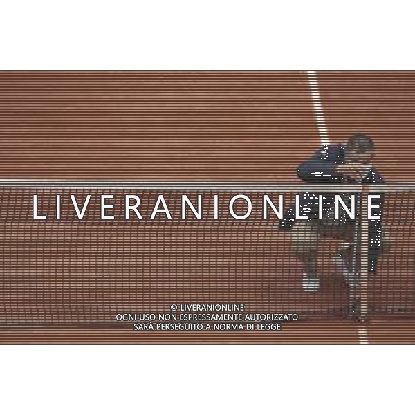 Roland Garros 2020, Grand Slam tournament - Tennis Internationals, 05 October 2020 Roland Garros stadium, paris, france, Italy Photo showing: The referee checks the height of the net before starting a match on Suzanne Lenglen stadium @LM/DPPI/DPPI/Stephane Allaman