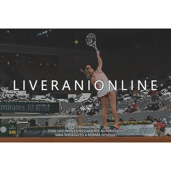 Roland Garros 2020, Grand Slam tournament - Tennis Internationals, 05 October 2020 Roland Garros stadium, paris, france, Italy Photo showing: Sofia Kenin of the United States in action against Fiona Ferro of France @LM/DPPI/DPPI/Rob Prange