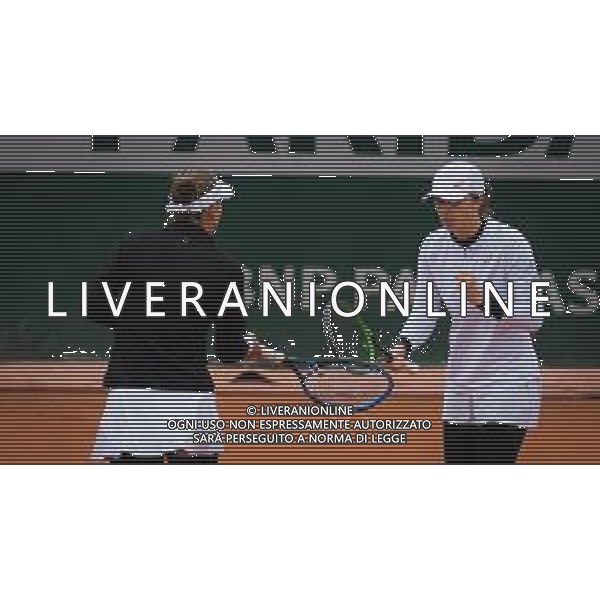 Roland Garros 2020, Grand Slam tournament - Tennis Internationals, 05 October 2020 Roland Garros stadium, paris, france, Italy Photo showing: Iga Swiatek of Poland and Nicole Melichar of the United States in action @LM/DPPI/DPPI/Rob Prange