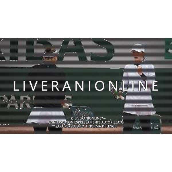 Roland Garros 2020, Grand Slam tournament - Tennis Internationals, 05 October 2020 Roland Garros stadium, paris, france, Italy Photo showing: Iga Swiatek of Poland and Nicole Melichar of the United States in action @LM/DPPI/DPPI/Rob Prange
