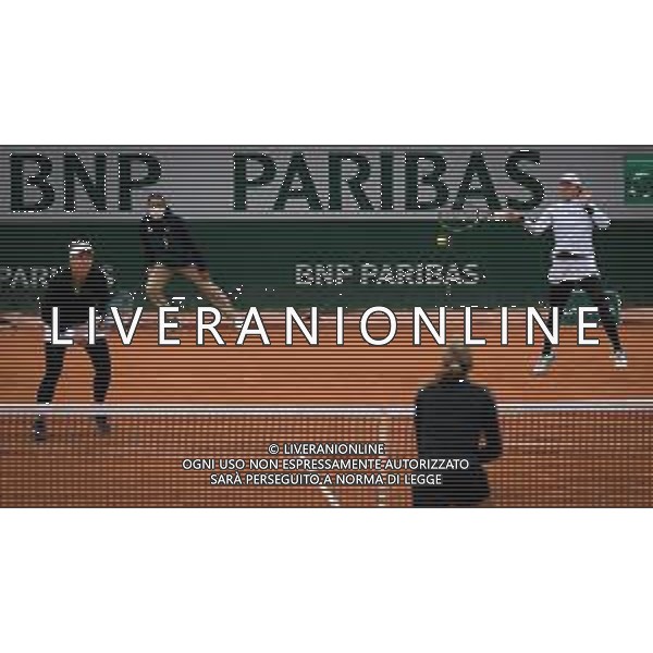 Roland Garros 2020, Grand Slam tournament - Tennis Internationals, 05 October 2020 Roland Garros stadium, paris, france, Italy Photo showing: Iga Swiatek of Poland and Nicole Melichar of the United States in action @LM/DPPI/DPPI/Rob Prange