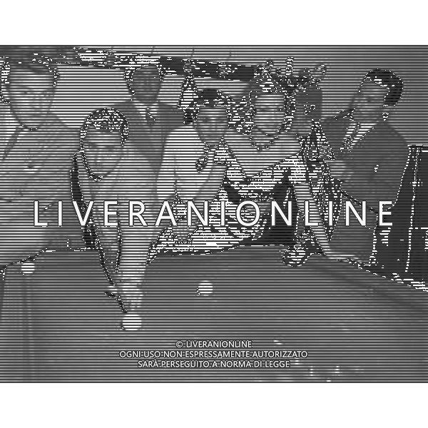 RETROSPETTIVA ALBERTO SORDI, attore e regista italiano - NELLA FOTO NEL 1953 DURANTE LE RIPRESE DEL FILM \' I VITELLONI \' con Arlette Sauvage, Federico e Riccardo Fellini, Leopoldo Trieste e Franco Fabrizi ©ARCHIVIO AGENZIA ALDO LIVERANI