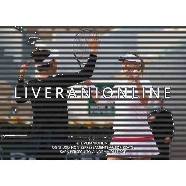 Roland Garros 2020, Grand Slam tournament - Tennis Internationals, 09 October 2020 Roland Garros stadium, paris, france, Italy Photo showing: Alexa Guarachi of Chile and Desirae Krawczyk of the United States in action @LM/DPPI/DPPI/Rob Prange AG ALDO LIVERANI SAS