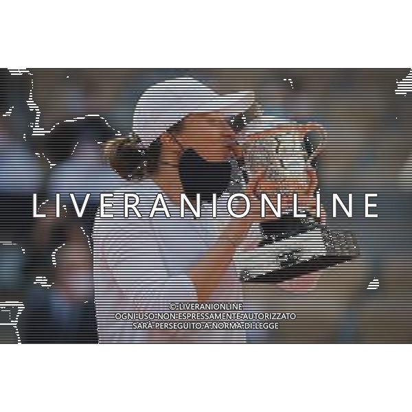 Roland Garros 2020 - Grand Slam tournament - Women single final - Tennis Internationals, 10 October 2020 Roland Garros stadium, paris, france, Italy Photo showing: Ina SWIATEK (POL) won the match, celebration with the trophy over Philippe Chatrier stadium @LM/DPPI/DPPI/Rob Prange AG ALDO LIVERANI SAS