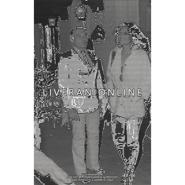 RETROSPETTIVA CLAUDIA CARDINALE ATTRICE NELLA FOTO CLAUDIA CARDINALE CON PASQUALE SQUITIERI NELL\'ANNO 1976 AL FESTIVAL INTERNAZIONALE DEL CINEMA DI CANNES AG ALDO LIVERANI SAS