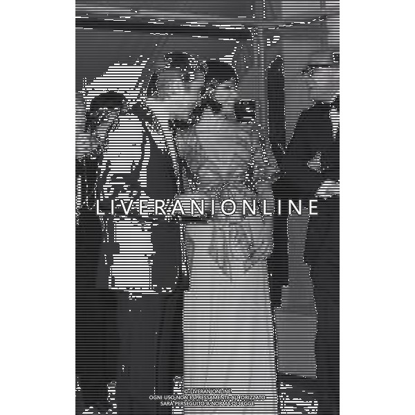RETROSPETTIVA CLAUDIA CARDINALE ATTRICE NELLA FOTO CLAUDIA CARDINALE CON IL REGISTA FRANCESCO ROSI E FRANCO CRISTALDI AL FESTIVAL INTERNAZIONALE DEL CINEMA DI CANNES NELL\'ANNO ALLA PRESENTAZIONE DEL FILM “IL CASO MATTEI“ 13-05-1972 AG ALDO LIVERANI SAS 