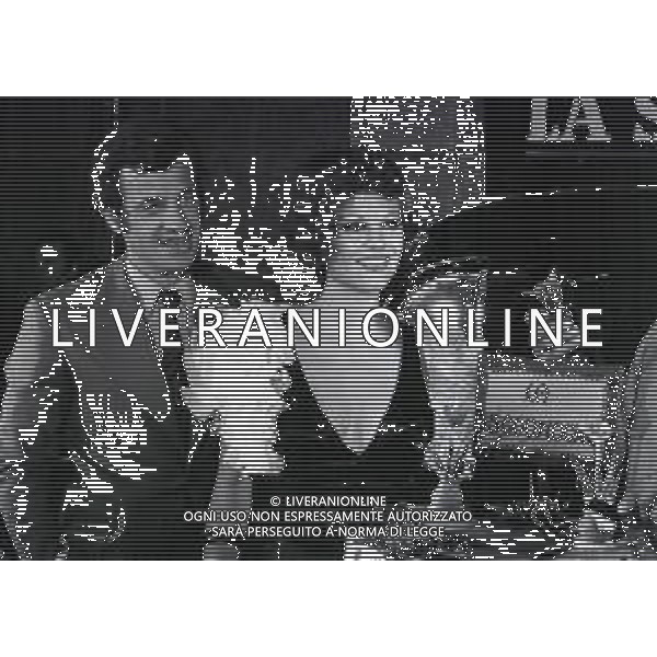 RETROSPETTIVA CLAUDIA CARDINALE ATTRICE NELLA FOTO CLAUDIA CARDINALE CON JEAN PAUL BELMONDO AL FESTIVAL INTERNAZIONALE DEL CINEMA DI CANNES NELL\'ANNO 1972 AG ALDO LIVERANI SAS 