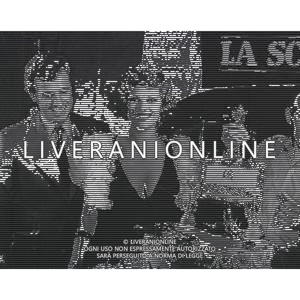 RETROSPETTIVA CLAUDIA CARDINALE ATTRICE NELLA FOTO CLAUDIA CARDINALE CON JEAN PAUL BELMONDO AL FESTIVAL INTERNAZIONALE DEL CINEMA DI CANNES NELL\'ANNO 1972 AG ALDO LIVERANI SAS 