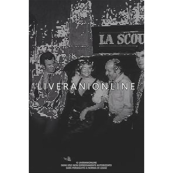 RETROSPETTIVA CLAUDIA CARDINALE ATTRICE NELLA FOTO CLAUDIA CARDINALE CON JEAN PAUL BELMONDO AL FESTIVAL INTERNAZIONALE DEL CINEMA DI CANNES NELL\'ANNO 1972 AG ALDO LIVERANI SAS 