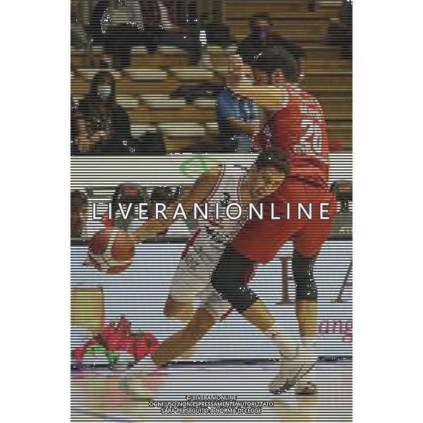 Basket Allianz Pallacanestro Trieste vs A|X Armani Exchange Milano - Campionato di Basket Serie A 2020/2021, 11 ottobre 2020 Trieste, Italia Nella foto: Si fa sentire la differenza centimetri tra Davide Moretti (A|X Armani Exchange Milano) e Matteo Da Ros @LM/Luca Tedeschi AG ALDO LIVERANI SAS