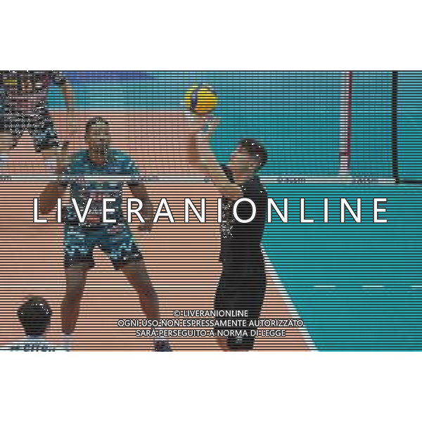 NBV Verona vs Sir Safety Conad Perugia - Campionato di Volley Superlega Serie A 2020/2021, 11 ottobre 2020 Verona, Italia Nella foto: Luca Spirito - NBV Verona in palleggio. @LM/Roberto Tommasini AG ALDO LIVERANI SAS