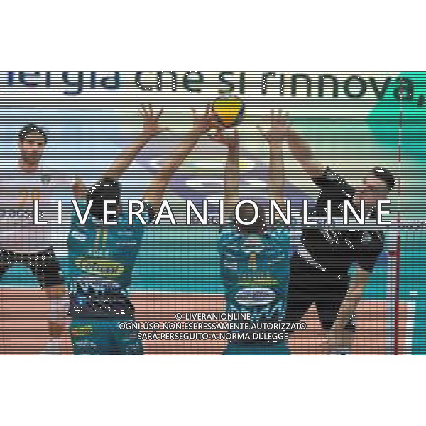 NBV Verona vs Sir Safety Conad Perugia - Campionato di Volley Superlega Serie A 2020/2021, 11 ottobre 2020 Verona, Italia Nella foto: Schiacciata di Asparuh Asparuhov - NBV Verona @LM/Roberto Tommasini AG ALDO LIVERANI SAS