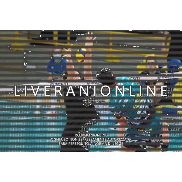 NBV Verona vs Sir Safety Conad Perugia - Campionato di Volley Superlega Serie A 2020/2021, 11 ottobre 2020 Verona, Italia Nella foto: Muro di Andrea Zanotti - NBV Verona @LM/Roberto Tommasini AG ALDO LIVERANI SAS