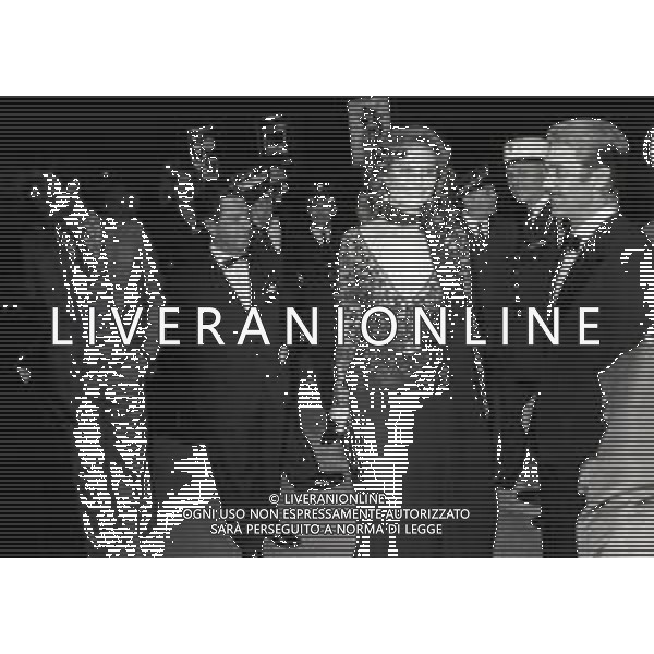 RETROSPETTIVA CLAUDIA CARDINALE ATTRICE NELLA FOTO CLAUDIA CARDINALE CON FRANCO CRISTALDI AL FESTIVAL INTERNAZIONALE DEL CINEMA DI CANNES NELL\'ANNO 1974 AG ALDO LIVERANI SAS    