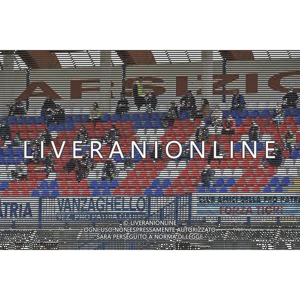 distanziamento sociale tra gli spettatori presenti sugli spalti Pro Patria vs Pistoiese Campionato Serie C - 4° giornata Busto Arsizio (VA) 11–10-2020 Stadio Carlo Speroni foto Roberto Garavaglia - agenzia Aldo Liverani sas