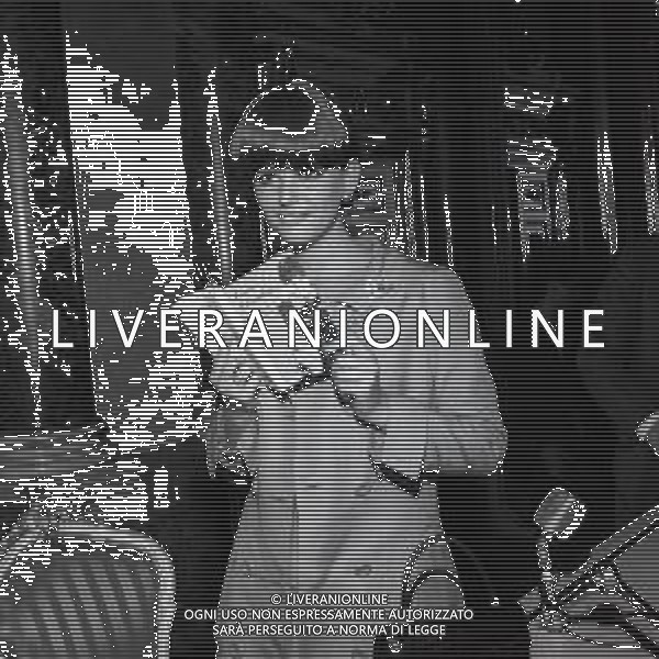 RETROSPETTIVA CLAUDIA CARDINALE ATTRICE NELLA FOTO CLAUDIA CARDINALE A MILANO NELL\'ANNO 1966 PRESENTA IL SUO LIBRO AG ALDO LIVERANI SAS 