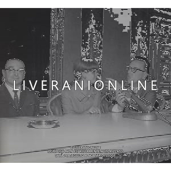 RETROSPETTIVA CLAUDIA CARDINALE ATTRICE NELLA FOTO CLAUDIA CARDINALE A MILANO NELL\'ANNO 1966 PRESENTA IL SUO LIBRO AG ALDO LIVERANI SAS 