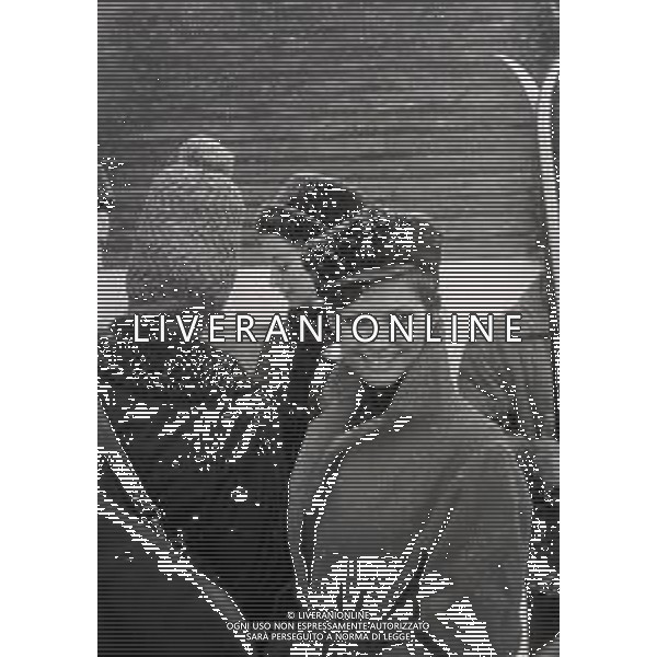 RETROSPETTIVA CLAUDIA CARDINALE ATTRICE NELLA FOTO CLAUDIA CARDINALE CON (CAPUCINE) HELEN IRENE LEFEVBRE A CORTINA D\'AMPEZZO NELL\'ANNO 1963 AG ALDO LIVERANI SAS