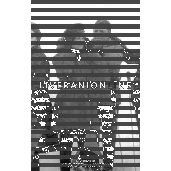 RETROSPETTIVA CLAUDIA CARDINALE ATTRICE NELLA FOTO CLAUDIA CARDINALE CON (CAPUCINE) HELEN IRENE LEFEVBRE A CORTINA D\'AMPEZZO NELL\'ANNO 1963 AG ALDO LIVERANI SAS
