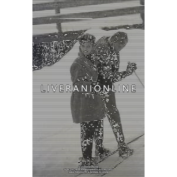 RETROSPETTIVA CLAUDIA CARDINALE ATTRICE NELLA FOTO CLAUDIA CARDINALE CON (CAPUCINE) HELEN IRENE LEFEVBRE A CORTINA D\'AMPEZZO NELL\'ANNO 1963 AG ALDO LIVERANI SAS