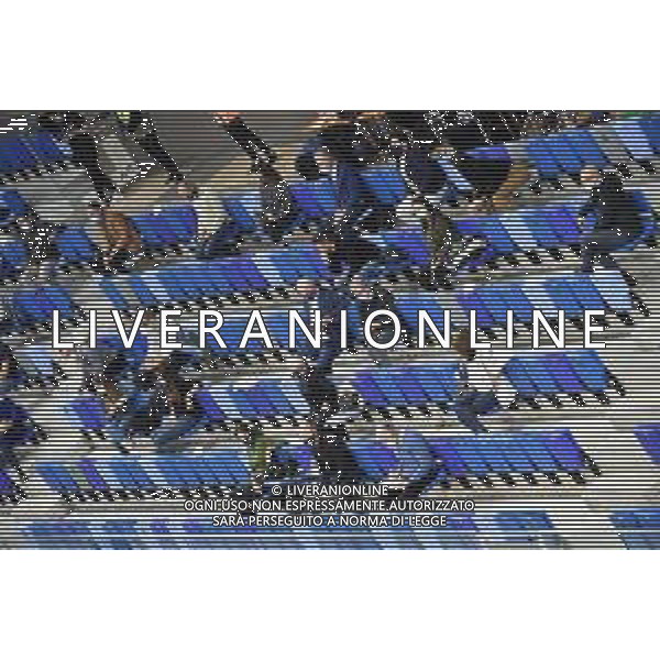distanziamento sociale tra gli spettaori in tribuna Allianz Milano vs Consar Ravenna Regular Season SuperLega Credem Banca - 5° giornata Milano 14-10-2020 Allianz Cloud - Palalido foto Roberto Garavaglia - agenzia Aldo Liverani sas