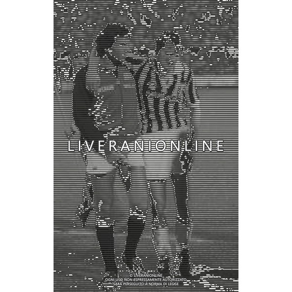 26-06-1983 MILANO MUNDIALITO PER CLUB MILAN JUVENTUS 2-2 NELLA FOTO VINICIO VERZA E MARCO TARDELLI AG ALDO LIVERANI SAS