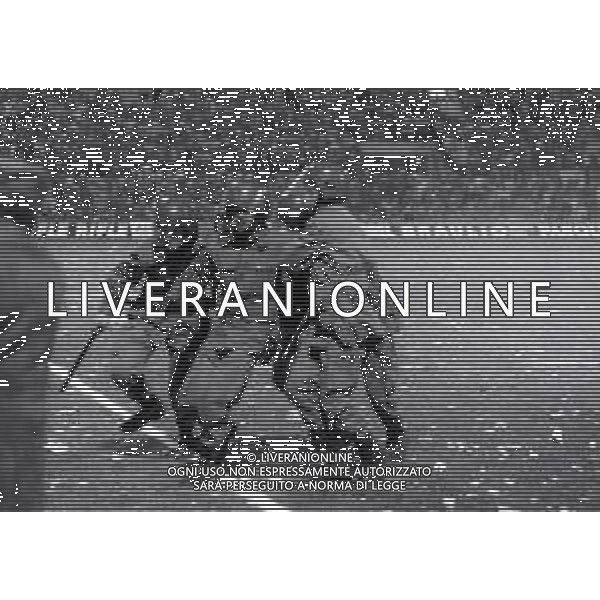 07-12-1983 MILANO COPPA RITORNO UEFA OTTAVI DI FINALE INTER -AUSTRIA VIENNA 1-1 NELLA FOTO CONTESTAZIONE A FINE GARA DEI TIFOSI INTER PER L\'USCITA DALLA COPPA UEFA CON LANCIO DI OGGETTI DAGLI SPALTI AG ALDO LIVERANI SAS