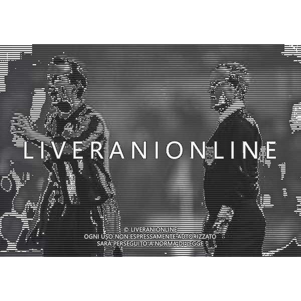 27-11-1985 MILANO ANDATA OTTAVI I DI FINALE INTER LEGIA VARSAVIA 0-0 NELLA FOTO LIAM BRADY E L\'ARBITRO ADOLF PROKOP AG ALDO LIVERANI SAS