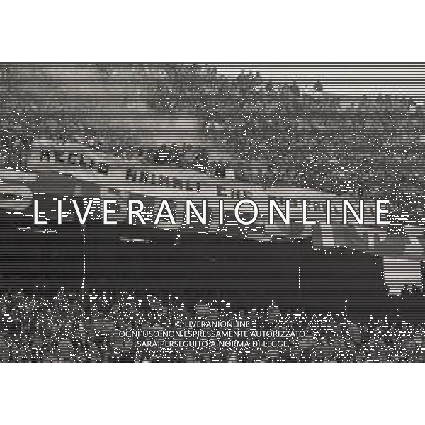 08-11-1987 MILANO CAMPIONATO DI CALCIO SERIE A INTER ASCOLI 2-2 NELLA FOTO TIFOSI INTER CONTRO I GIORNALISTI AG ALDO LIVERANI SAS