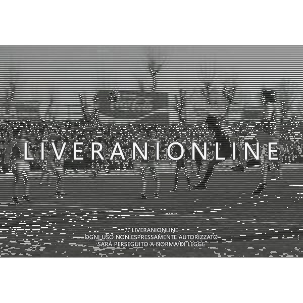 27-01-1980 MONZA CAMPIONATO DI CALCIO SERIE B MONZA L.R.VICENZA 3-2 NELLA FOTO GOAL FRANCESCO STANZIONE AG ALDO LIVERANI SAS
