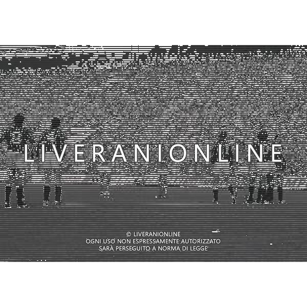 23-10-1983 MILANO CAMPIONATO DI CALCIO SERIE A MILAN SAMPDORIA 2-1 NELLA FOTO PUNIZIONE TREVOR FRANCIS AG ALDO LIVERANI SAS