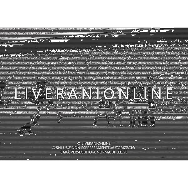 23-10-1983 MILANO CAMPIONATO DI CALCIO SERIE A MILAN SAMPDORIA 2-1 NELLA FOTO PUNIZIONE TREVOR FRANCIS AG ALDO LIVERANI SAS