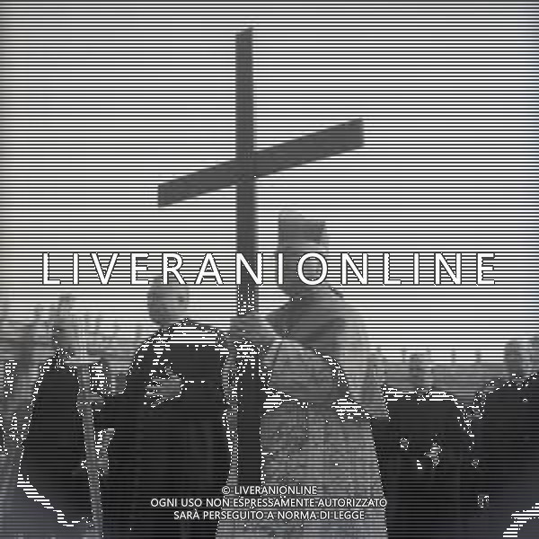 RETROSPETTIVA CARDINALE FRANCIS JOSEPH SPELLMAN ARCIVESCOVO CATTOLICO STATUNITENSE NELLA FOTO IL CARDINALE FRANCIS SPELLAMN IN PIAZZA SAN PIETRO A ROMA NELL\'ANNO 1955 AG ALDO LIVERANI SAS