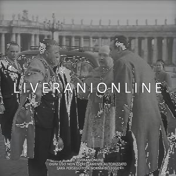 RETROSPETTIVA CARDINALE FRANCIS JOSEPH SPELLMAN ARCIVESCOVO CATTOLICO STATUNITENSE NELLA FOTO IL CARDINALE FRANCIS SPELLAMN IN PIAZZA SAN PIETRO A ROMA NELL\'ANNO 1955 AG ALDO LIVERANI SAS