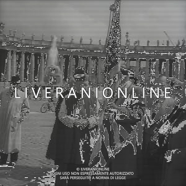 RETROSPETTIVA CARDINALE FRANCIS JOSEPH SPELLMAN ARCIVESCOVO CATTOLICO STATUNITENSE NELLA FOTO IL CARDINALE FRANCIS SPELLAMN IN PIAZZA SAN PIETRO A ROMA NELL\'ANNO 1955 AG ALDO LIVERANI SAS