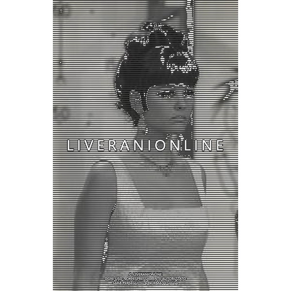 RETROSPETTIVA CLAUDIA CARDINALE ATTRICE NELLA FOTO CLAUDIA CARDINALE A MILANO NELL\'ANNO 1966 CON IL REGISTA ANTONELLO FALQUI E RITA PAVONE AG ALDO LIVERANI SAS 