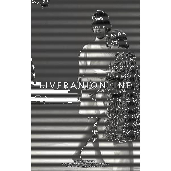 RETROSPETTIVA CLAUDIA CARDINALE ATTRICE NELLA FOTO CLAUDIA CARDINALE A MILANO NELL\'ANNO 1966 CON IL REGISTA ANTONELLO FALQUI E RITA PAVONE AG ALDO LIVERANI SAS 