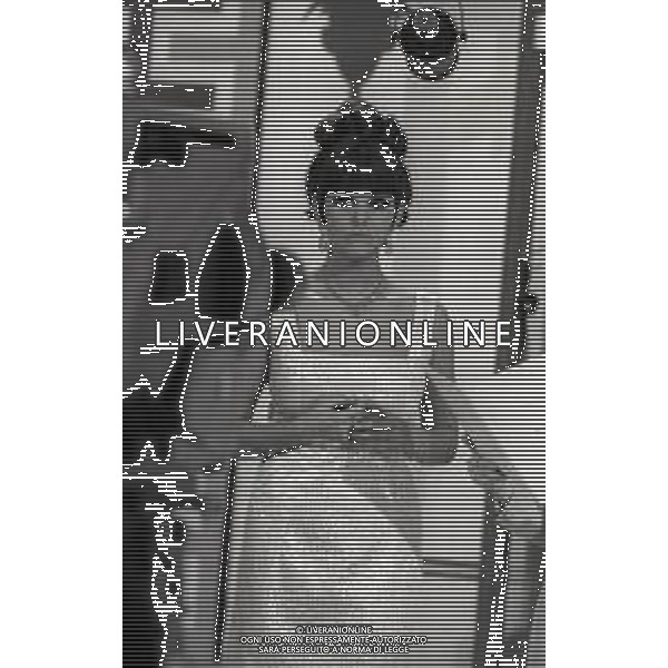 RETROSPETTIVA CLAUDIA CARDINALE ATTRICE NELLA FOTO CLAUDIA CARDINALE A MILANO NELL\'ANNO 1966 CON IL REGISTA ANTONELLO FALQUI E RITA PAVONE AG ALDO LIVERANI SAS 