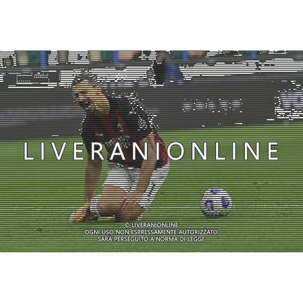 fallo su Zlatan Ibrahimovic (Milan) atterrato in area da Aleksandar Kolarov (Inter) l‚Äôarbitro assegna il calcio di rigore al Milan Inter vs Milan Campionato Serie A TIM - 4¬∞ giornata Milano 17-10-2020 Stadio Giuseppe Meazza - San Siro foto Roberto Garavaglia - agenzia Aldo Liverani sas/ AGENZIA ALDO LIVERANI SAS