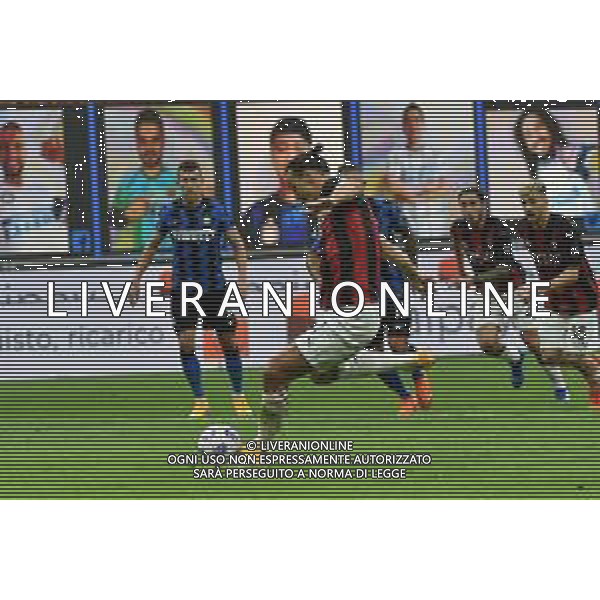 Zlatan Ibrahimovic (Milan) calcia e sbaglia il calcio di rigore per segnare il gol dell’1 a 0 Milan sulla ribattuta Inter vs Milan Campionato Serie A TIM - 4° giornata Milano 17-10-2020 Stadio Giuseppe Meazza - San Siro foto Roberto Garavaglia - agenzia Aldo Liverani sas/ AGENZIA ALDO LIVERANI SAS